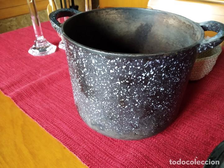 Antig&uuml;edades: Antigua olla de hierro fundido. - Foto 6