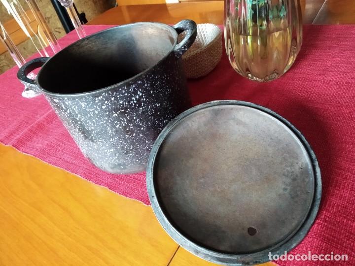 Antig&uuml;edades: Antigua olla de hierro fundido. - Foto 12