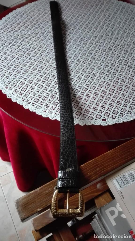 Antig&uuml;edades: Cintur&oacute;n decoraci&oacute;n estilo piel de cocodrilo - Foto 1