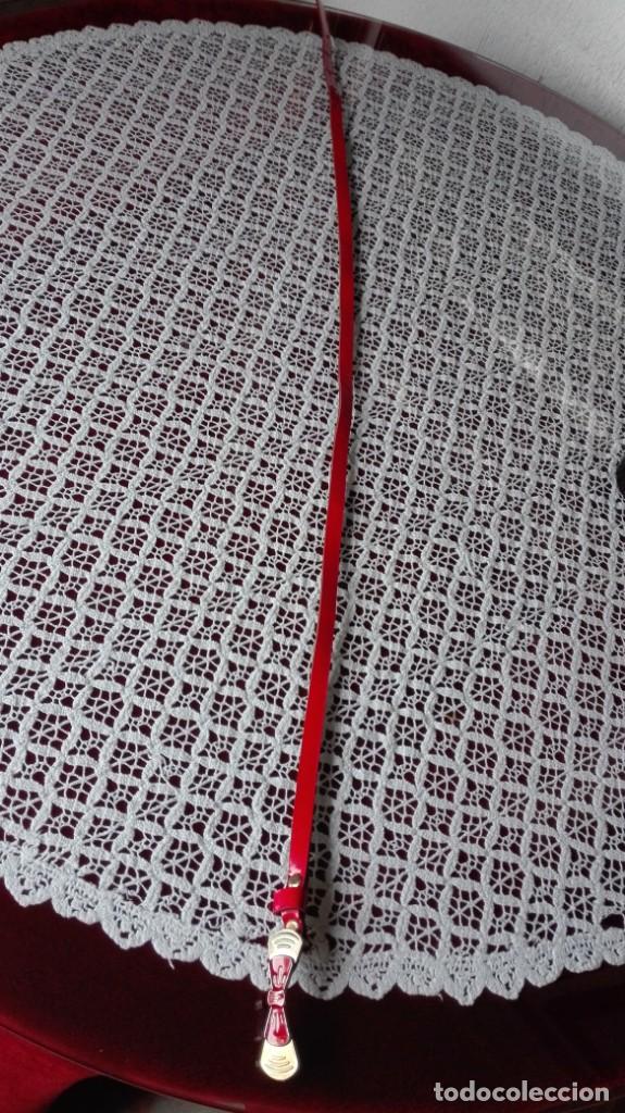 Antig&uuml;edades: Cintur&oacute;n con hebilla lazo de metal - Foto 1