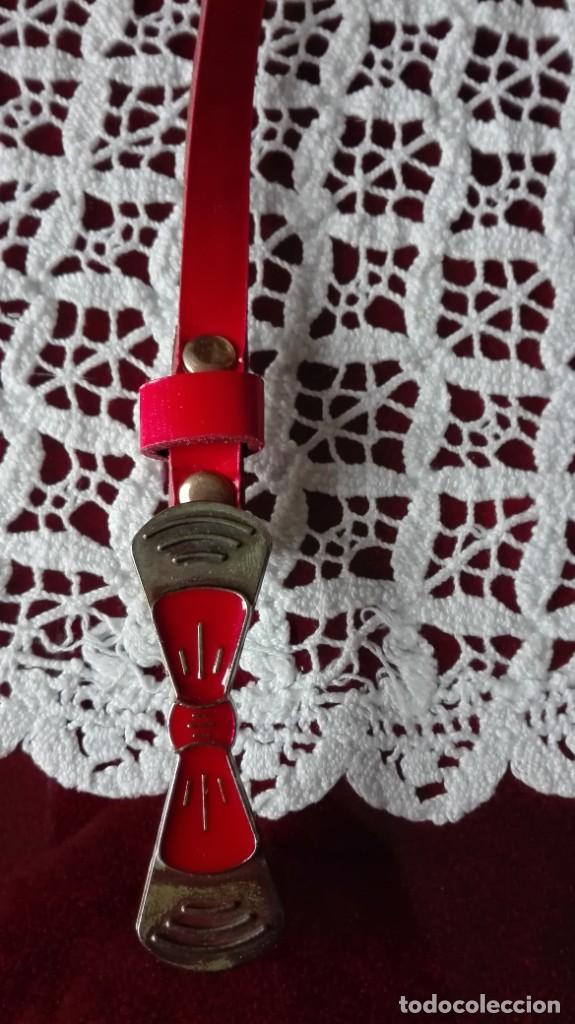 Antig&uuml;edades: Cintur&oacute;n con hebilla lazo de metal - Foto 2