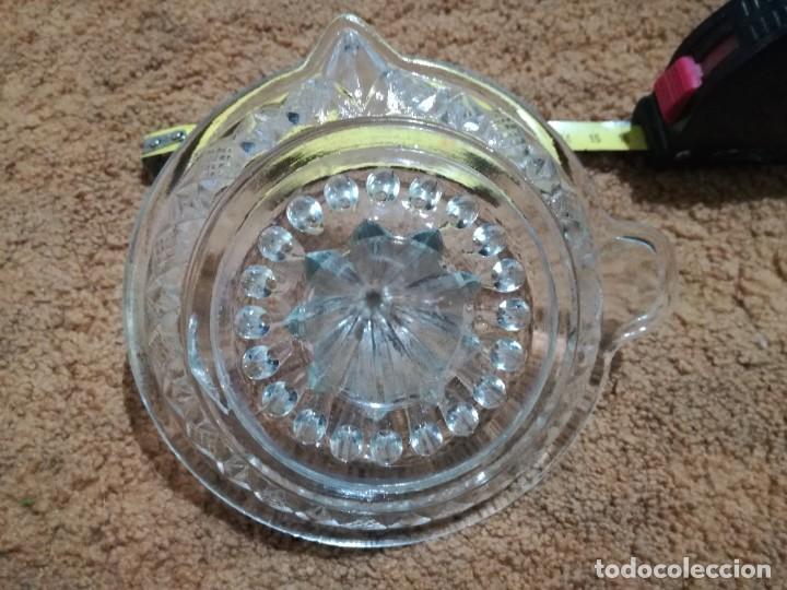 Antig&uuml;edades: Exprimidor de cristal antiguo. - Foto 2