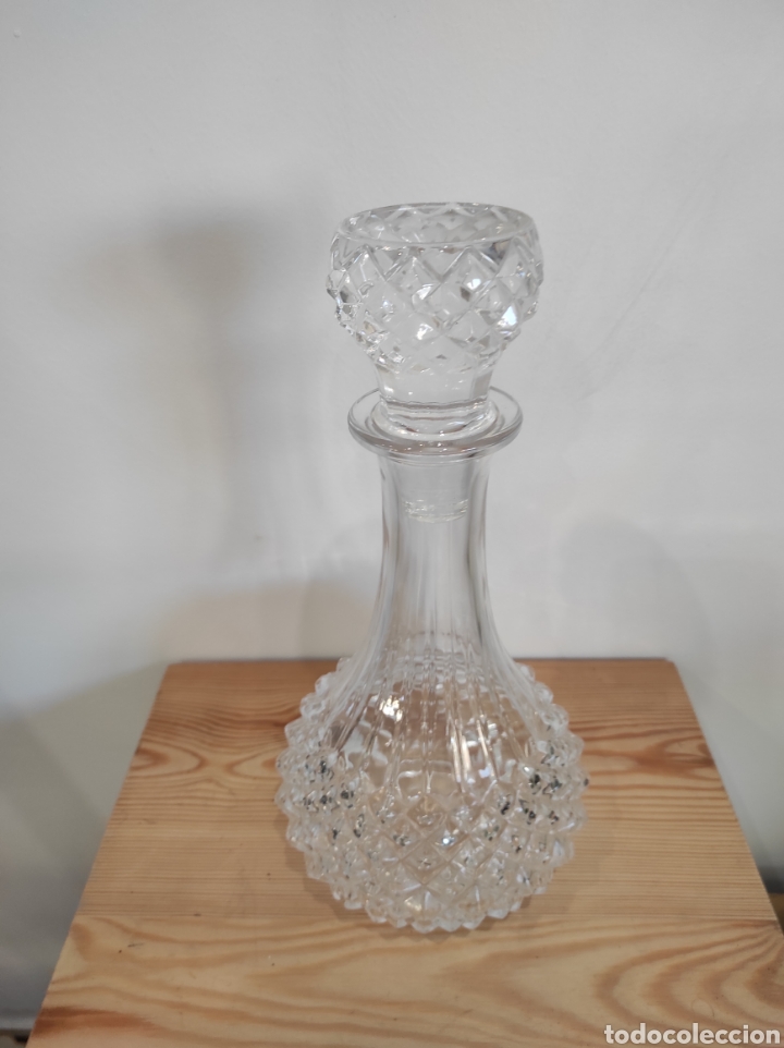 Antigüedades: Antigua botella en cristal tallado con su tapa, 28cm - Foto 6 - 230220855