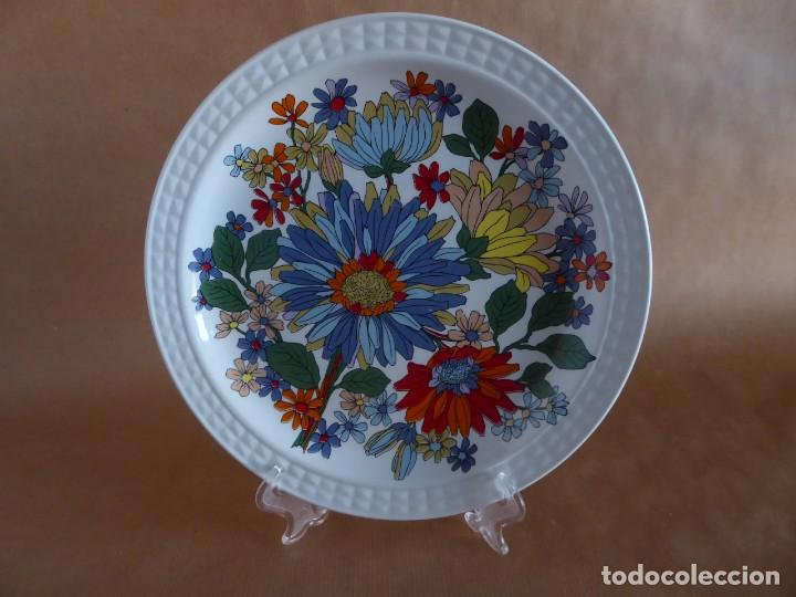 Antig&uuml;edades: PLATO CON FLORES - Foto 1