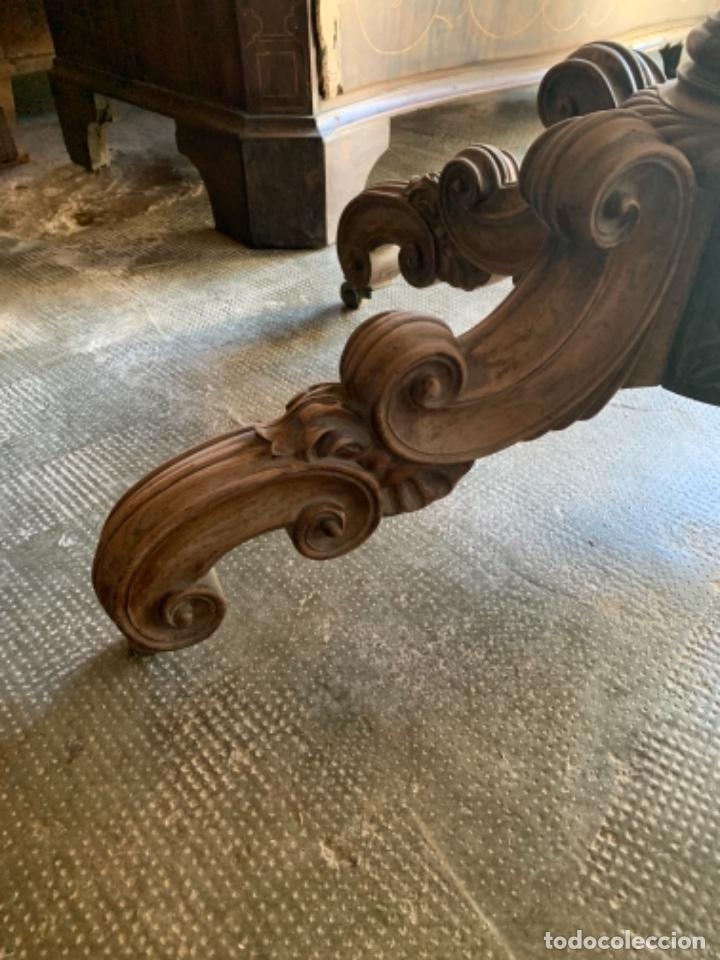 Antig&uuml;edades: Pie de mesa macizo de madera de jacaranda con talla - Foto 5