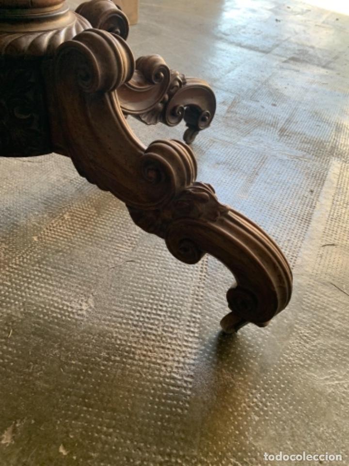 Antig&uuml;edades: Pie de mesa macizo de madera de jacaranda con talla - Foto 7