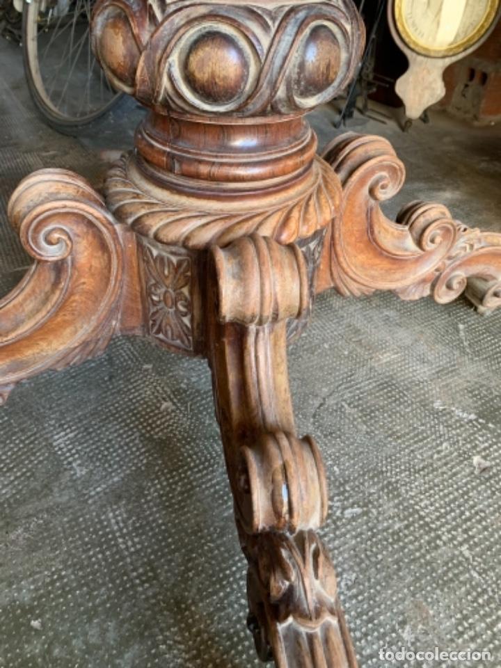 Antig&uuml;edades: Pie de mesa macizo de madera de jacaranda con talla - Foto 10
