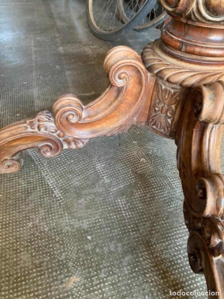 Antig&uuml;edades: Pie de mesa macizo de madera de jacaranda con talla - Foto 13