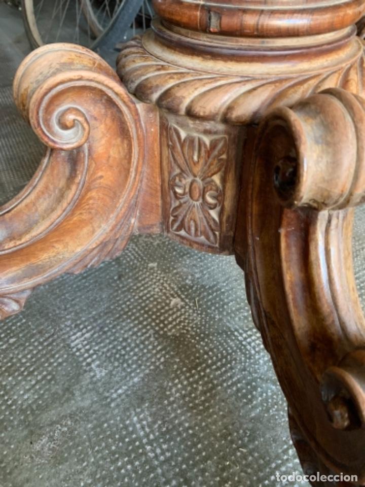 Antig&uuml;edades: Pie de mesa macizo de madera de jacaranda con talla - Foto 14