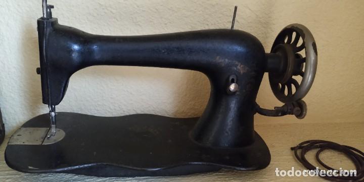 Antiquit&eacute;s: M&aacute;quina coser SINGER