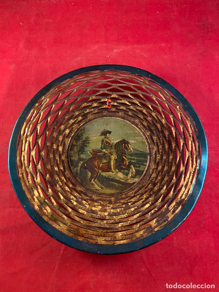 Bandeja met&aacute;lica