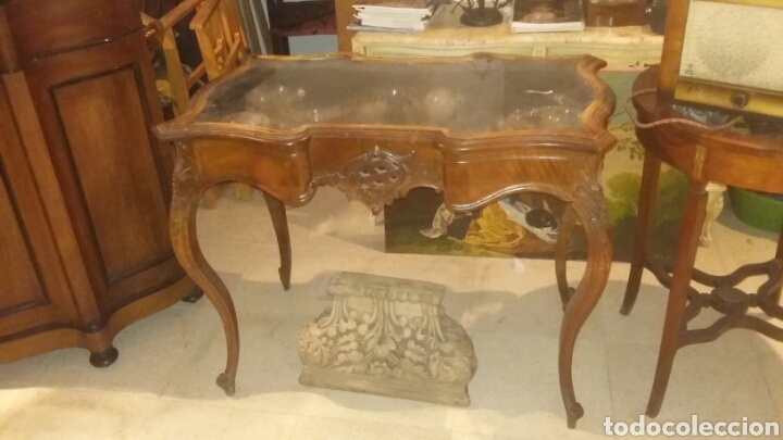 Antig&uuml;edades: Mesa expositor en caoba ppss del 20 - Foto 1