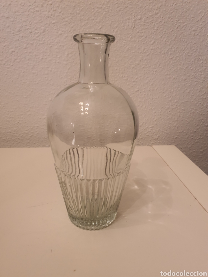 Antig&uuml;edades: botella florero de cristal - Foto 1