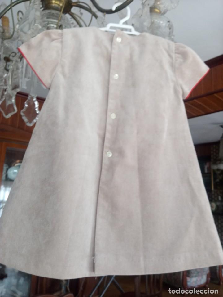 Antig&uuml;edades: LOTE DE DOS VESTIDITOS, UNO CELESTE Y OTRO BEIG. - Foto 8