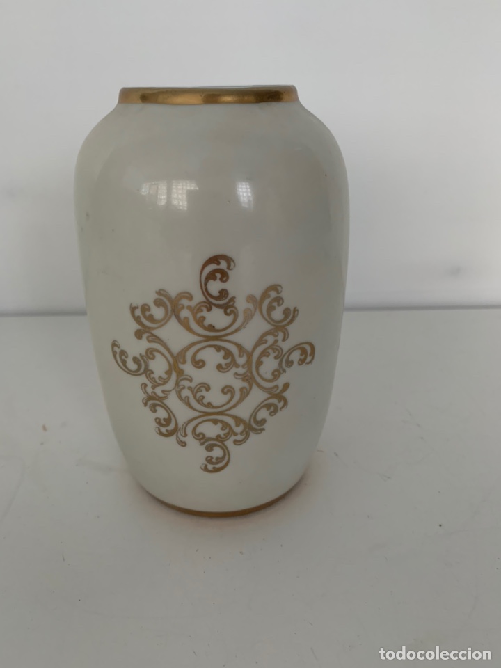 Antig&uuml;edades: Jarroncito porcelana - Foto 2