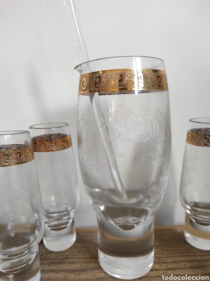 Antigüedades: Juego de jarra con 6 copas/vasos, cristal tallado y oro. Lujo. - Foto 2 - 230863595