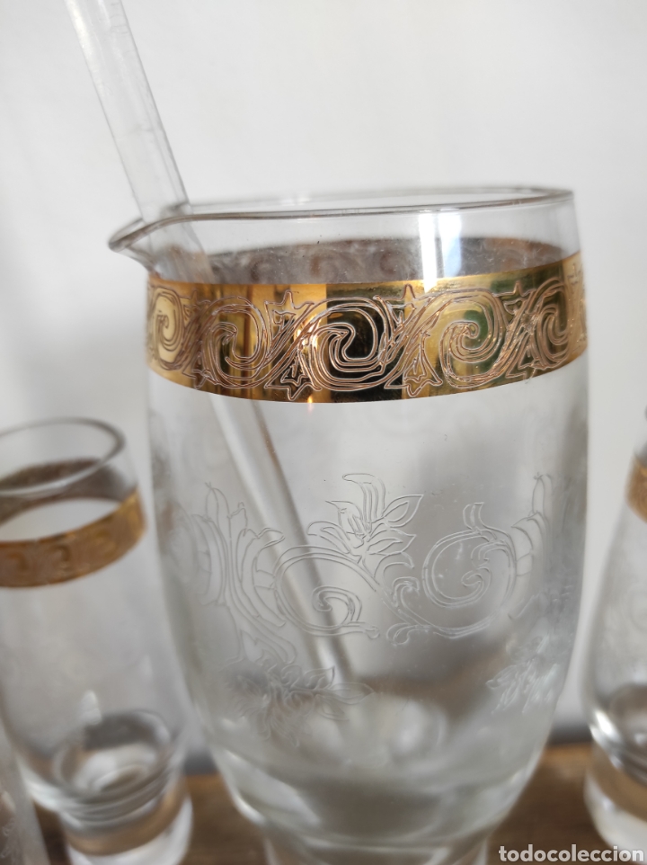 Antigüedades: Juego de jarra con 6 copas/vasos, cristal tallado y oro. Lujo. - Foto 3 - 230863595