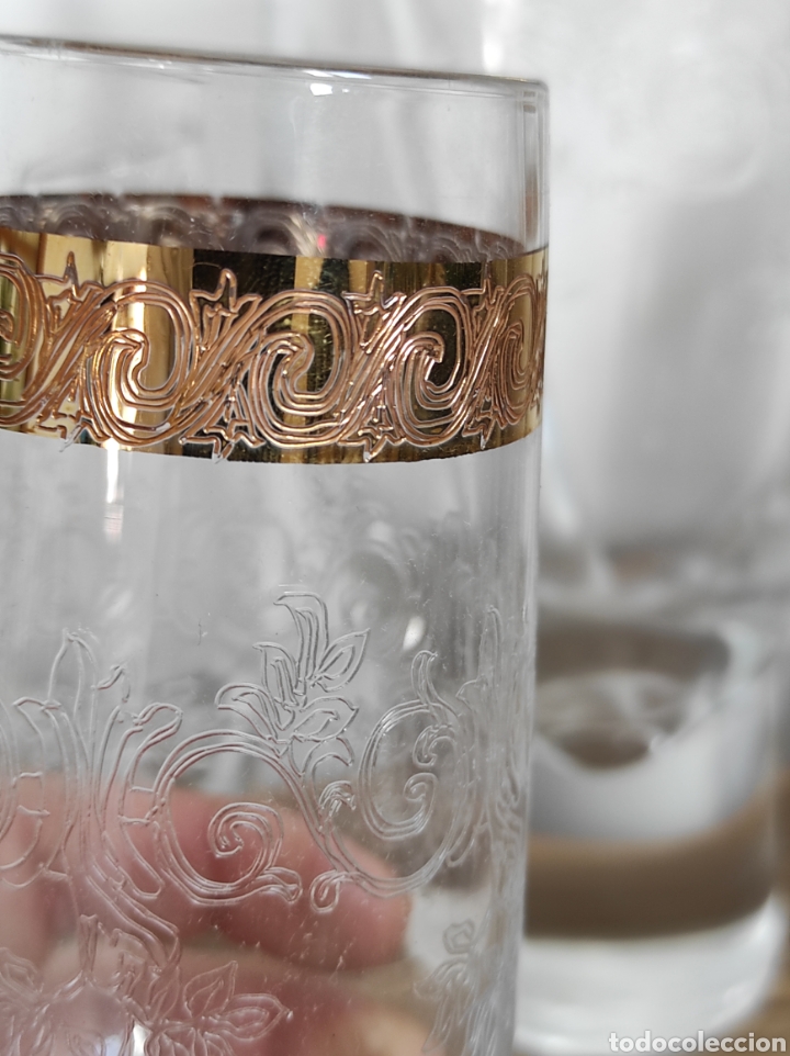 Antigüedades: Juego de jarra con 6 copas/vasos, cristal tallado y oro. Lujo. - Foto 7 - 230863595