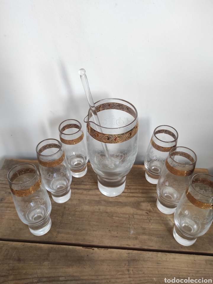 Antigüedades: Juego de jarra con 6 copas/vasos, cristal tallado y oro. Lujo. - Foto 10 - 230863595