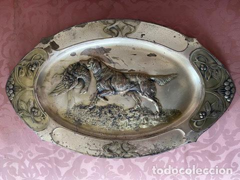 Antig&uuml;edades: Pareja de bandejas decorativas antiguas