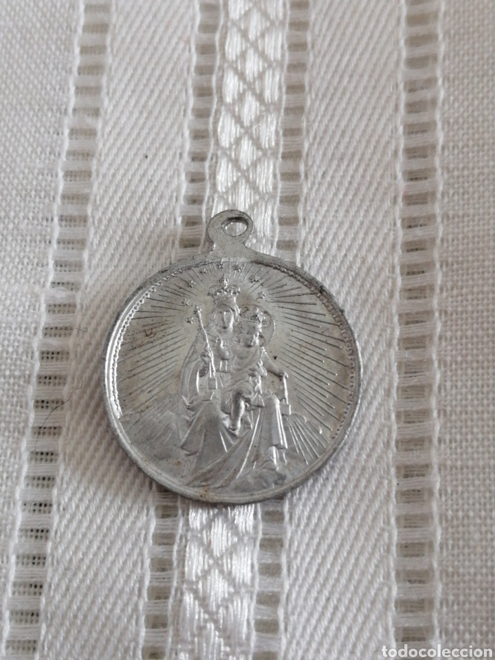 Antig&uuml;edades: Medalla Virgen y Sagrado Coraz&oacute;n - Foto 1