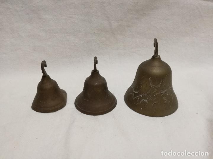 Antig&uuml;edades: CONJUNTO DE CAMPANAS DECORATIVAS DE BRONCE / LATON - Foto 17