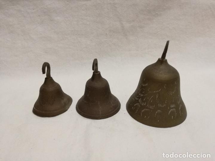 Antig&uuml;edades: CONJUNTO DE CAMPANAS DECORATIVAS DE BRONCE / LATON - Foto 19