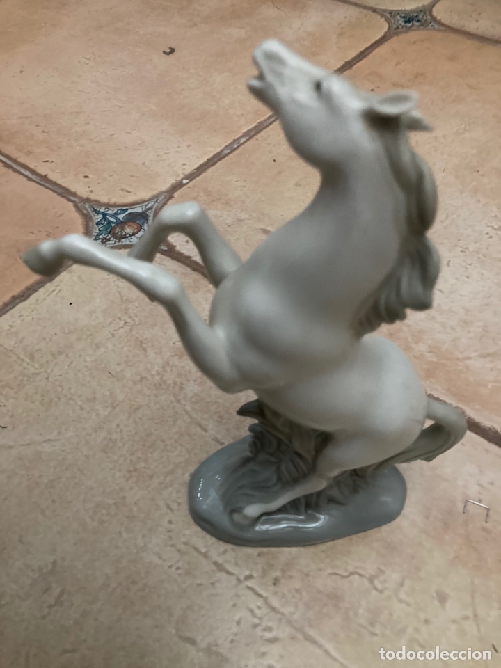 Antiquit&eacute;s: Caballo porcelana Porceval