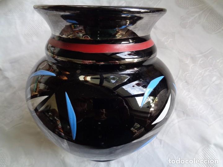 Antiquit&auml;ten: JARR&Oacute;N DE OPALINA PINTADO A MANO SOBRE CUBIERTA. 17 X 17 Cm.