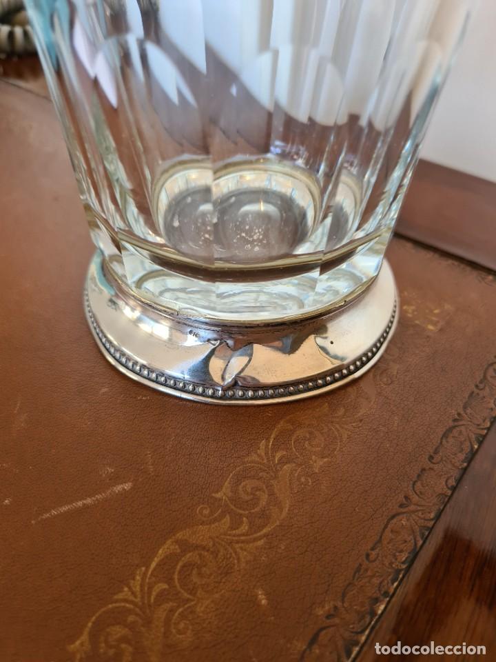 Antig&uuml;edades: Licorera de cristal con base de plata - Foto 4