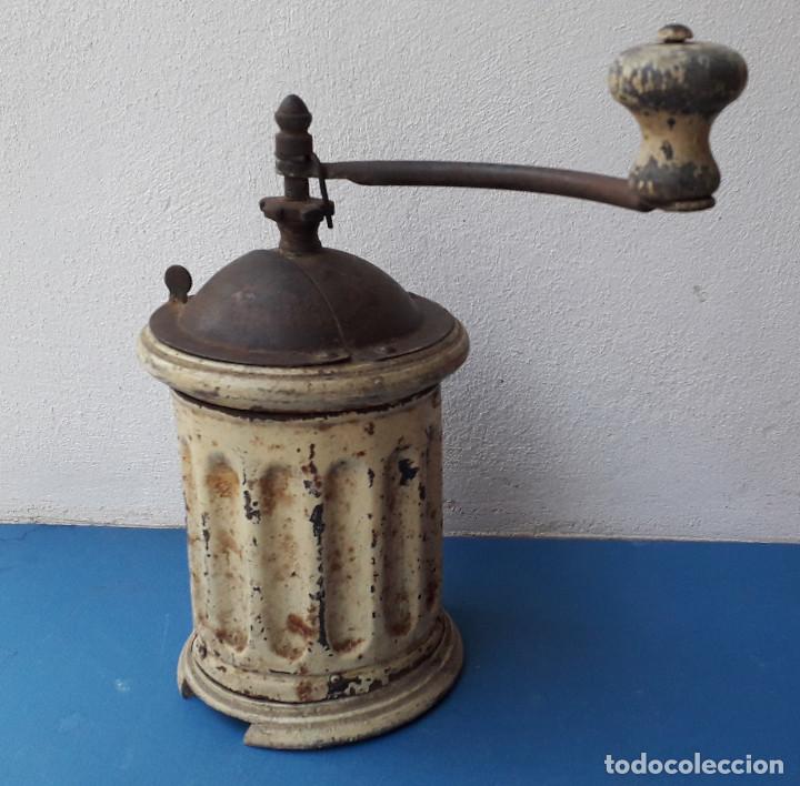 Antiquit&eacute;s: molinillo de cafe redondo, de barco, chapa y madera, 20cm aprox
