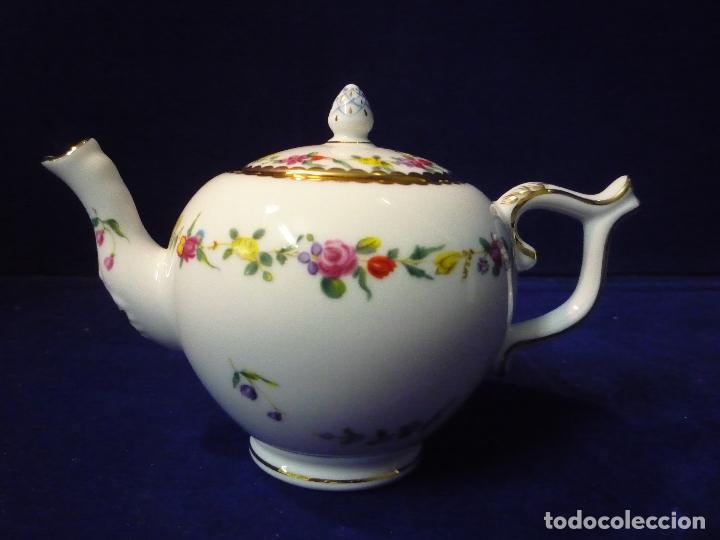 Antig&uuml;edades: TETERA PORCELANA COLECCION - Foto 1