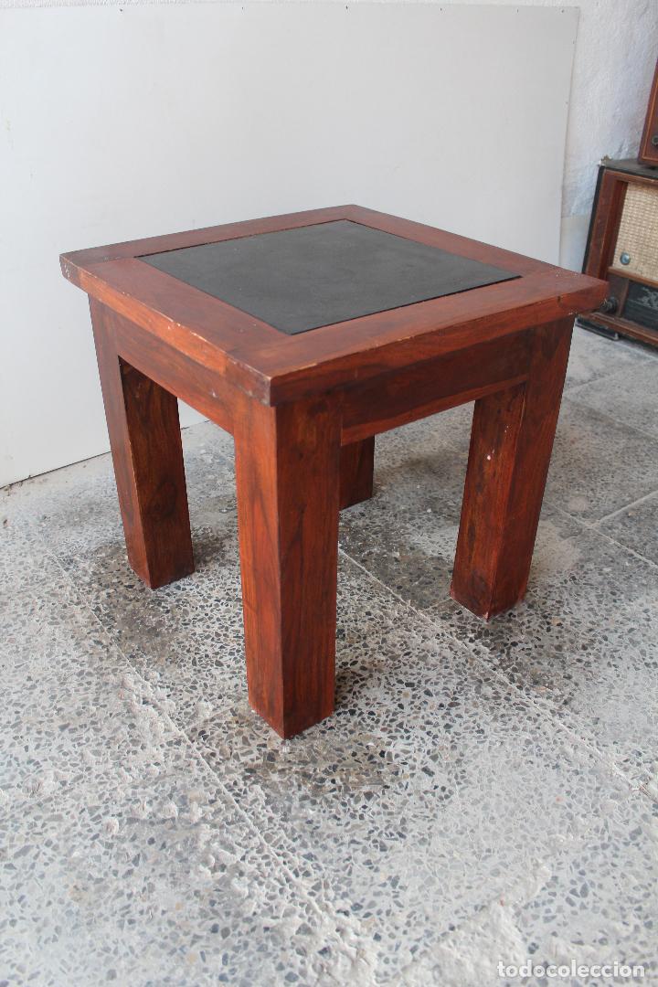 Antig&uuml;edades: mesa baja maciza de madera tropical - Foto 2