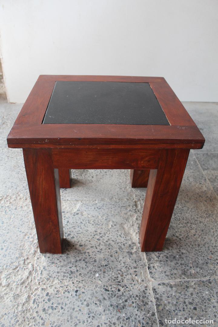 Antig&uuml;edades: mesa baja maciza de madera tropical - Foto 3