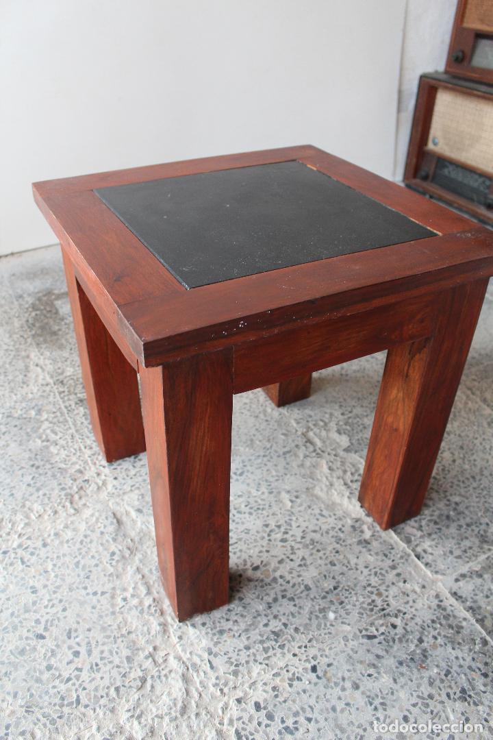 Antig&uuml;edades: mesa baja maciza de madera tropical - Foto 4
