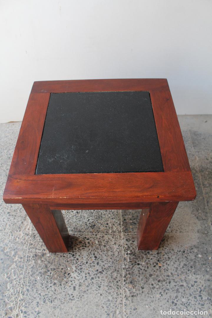 Antig&uuml;edades: mesa baja maciza de madera tropical - Foto 5