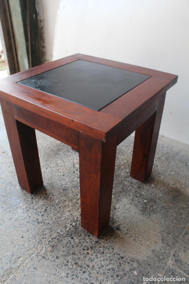 Antig&uuml;edades: mesa baja maciza de madera tropical - Foto 6