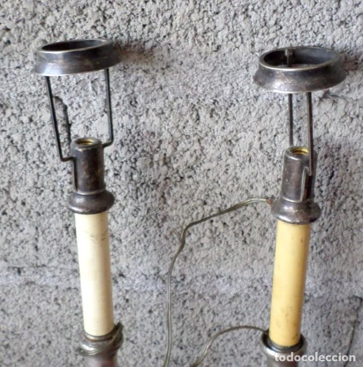 Antig&uuml;edades: 2 cirios religiosos -- De lat&oacute;n cromados - Foto 2