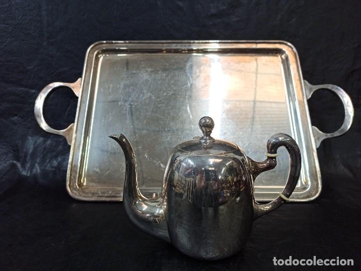 Antig&uuml;edades: Bandeja de servicio y tetera de alpaca. C3 - Foto 1