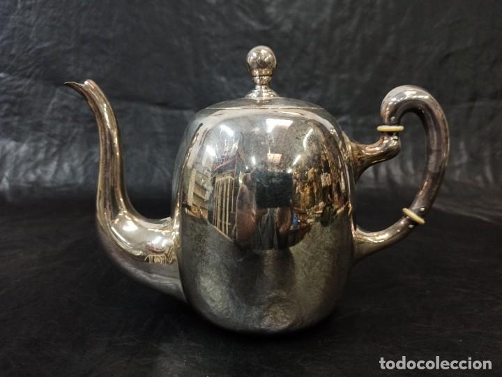 Antig&uuml;edades: Bandeja de servicio y tetera de alpaca. C3 - Foto 5