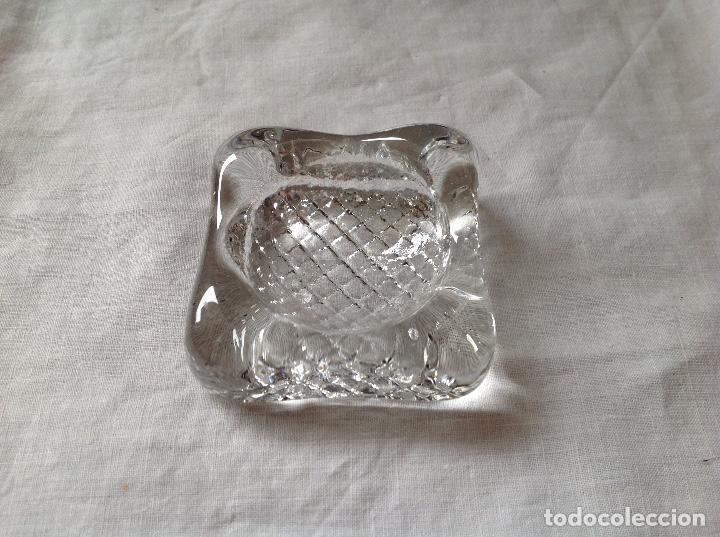 Antiquit&auml;ten: Salerito de pellizco en cristal moldado