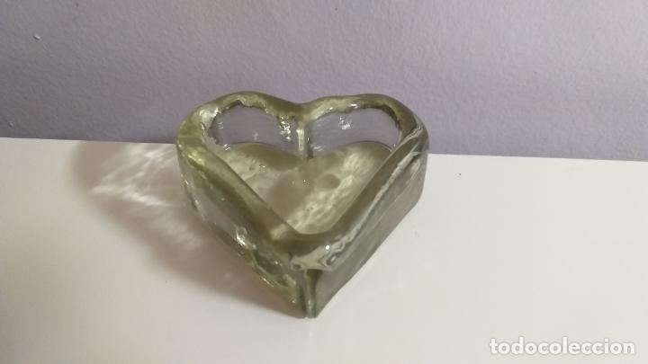 Antig&uuml;edades: Peque&ntilde;o joyero de cristal. Forma de coraz&oacute;n - Foto 2
