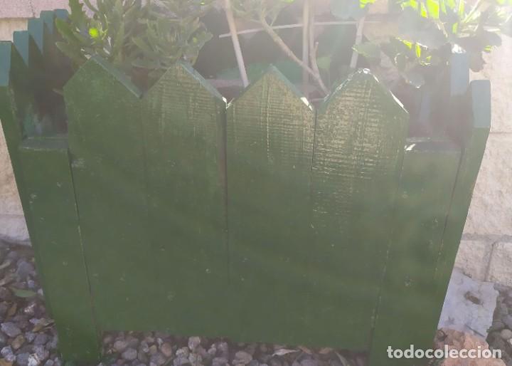 Antig&uuml;edades: Macetero grande en madera pintado a mano verde rustico - Foto 1