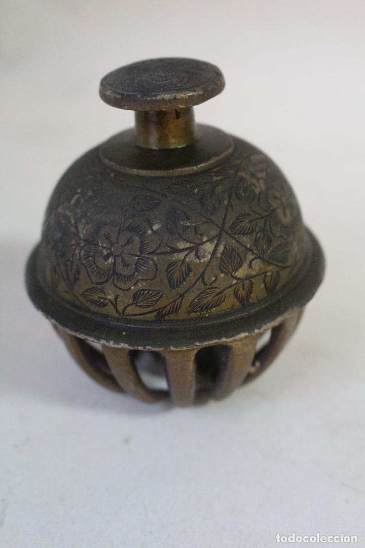 Antig&uuml;edades: campana de mano en bronce - Foto 2