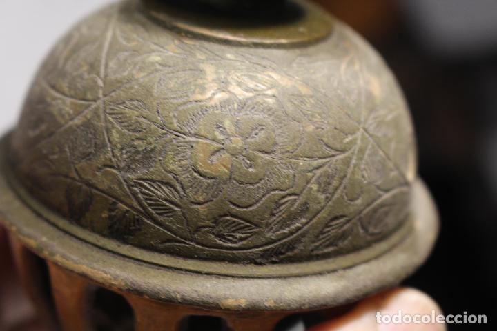 Antig&uuml;edades: campana de mano en bronce - Foto 7
