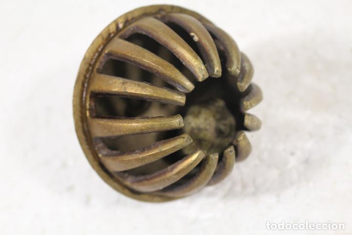 Antig&uuml;edades: campana de mano en bronce - Foto 9