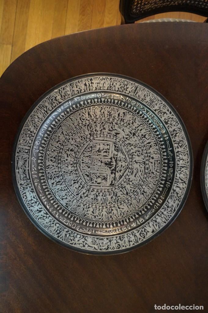 Antig&uuml;edades: Plato de cobre repujado - Foto 2