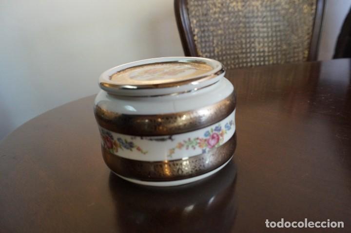 Antig&uuml;edades: Joyero pintado con plata - Foto 1