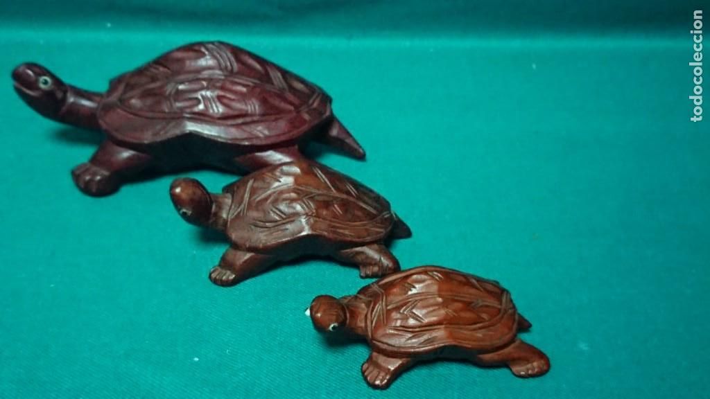 Antig&uuml;edades: FAMILIA DE TORTUGAS DE LA SUERTE TALLADAS EN MADERA