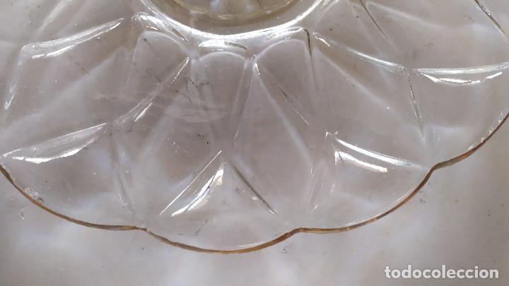 Antig&uuml;edades: PLATO DE CRISTAL PRENSADO. - Foto 3